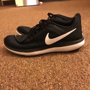 Nike Flex Sneakers